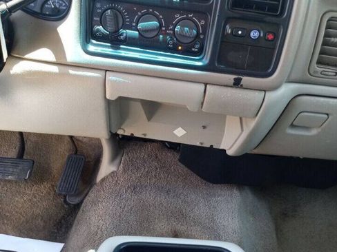 Used 2002 Chevrolet Suburban LT RWD image 21