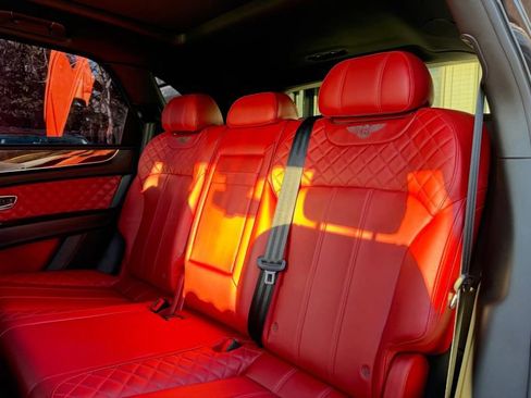 Used 2019 Bentley Bentayga AWD/4WD image 16