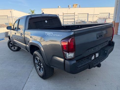 Used 2019 Toyota Tacoma TRD Sport image 11