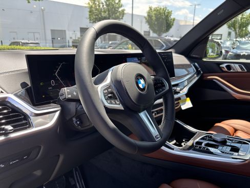 New 2026 BMW X5 xDrive40i w/ M Sport Package AWD/4WD image 16