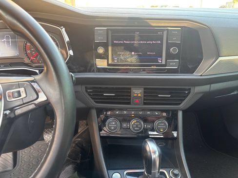 Used 2019 Volkswagen Jetta R-Line FWD image 3