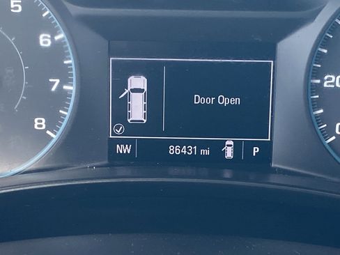 Used 2018 Chevrolet Equinox LT image 33