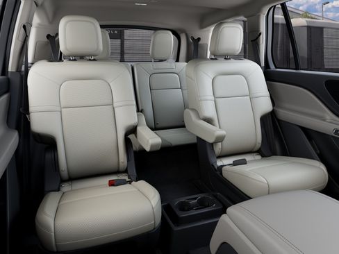 New 2027 Lincoln Aviator AWD image 11
