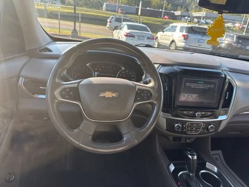 Used 2018 Chevrolet Traverse LT FWD image 17