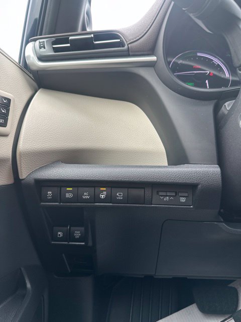 Used 2021 Toyota Sienna Platinum AWD/4WD image 11
