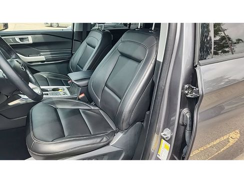 Used 2023 Ford Explorer XLT w/ Equipment Group 202A AWD/4WD image 5