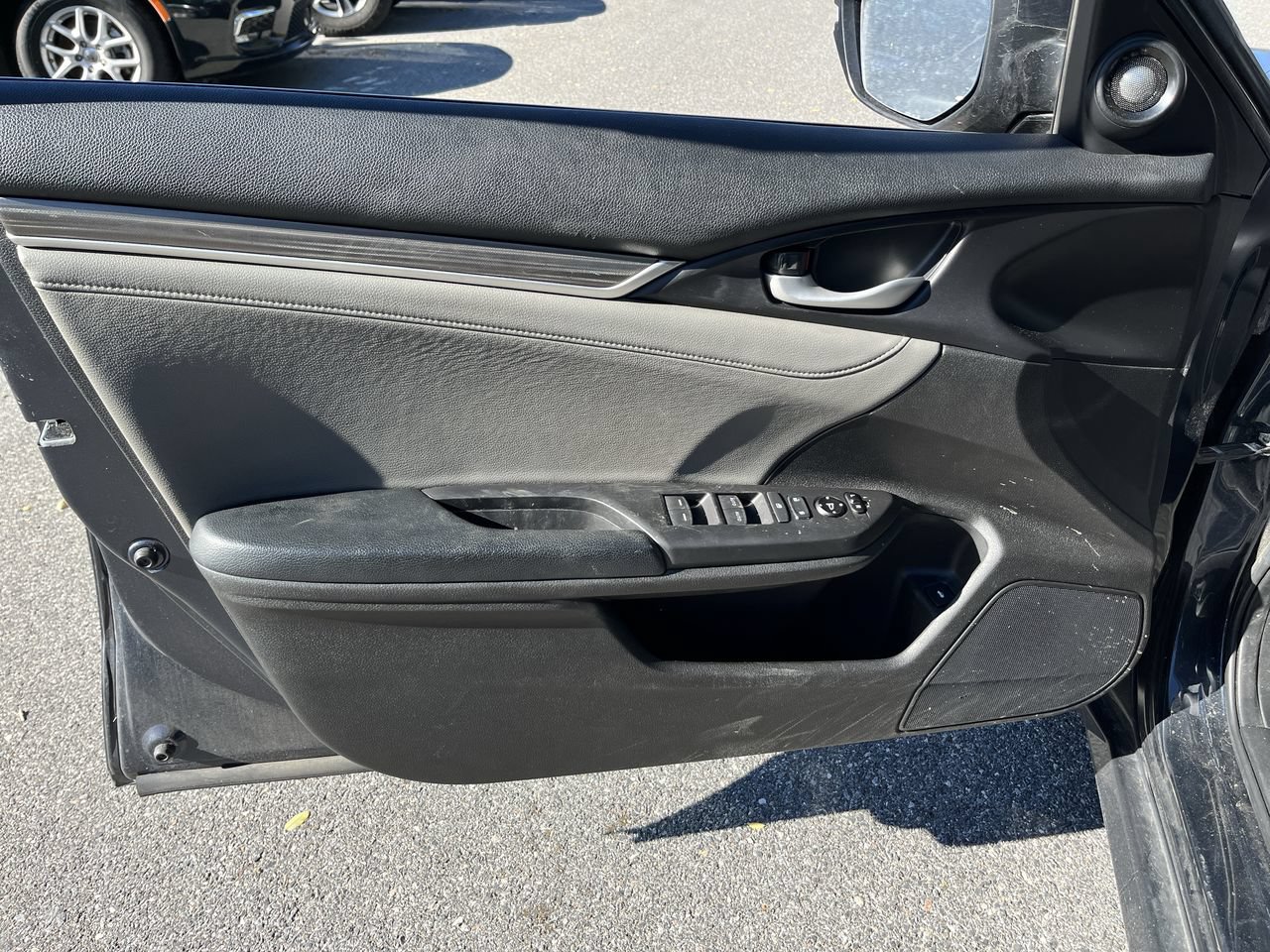 Used 2019 Honda Civic Touring image 3