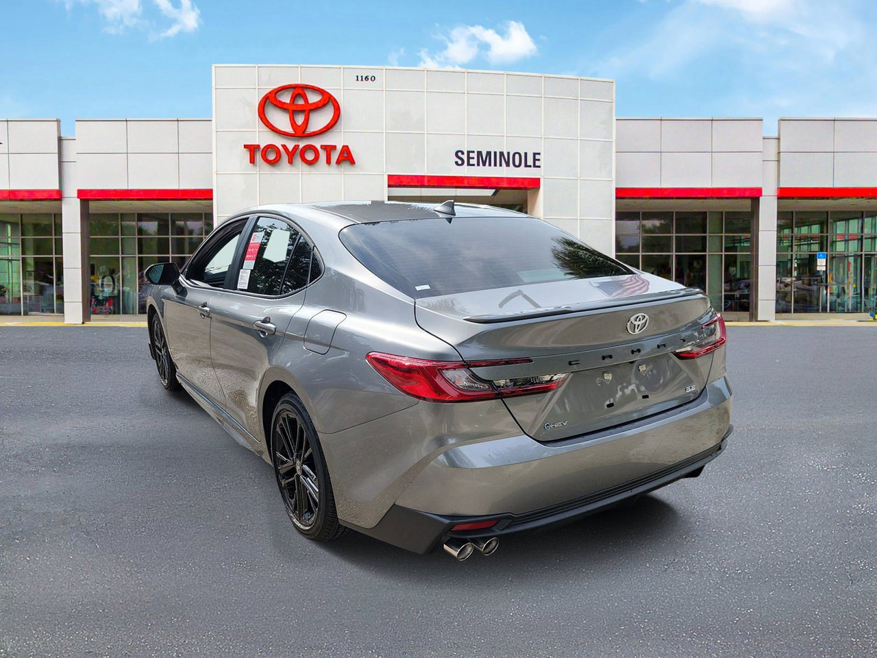Used 2026 Toyota Camry SE FWD image 4