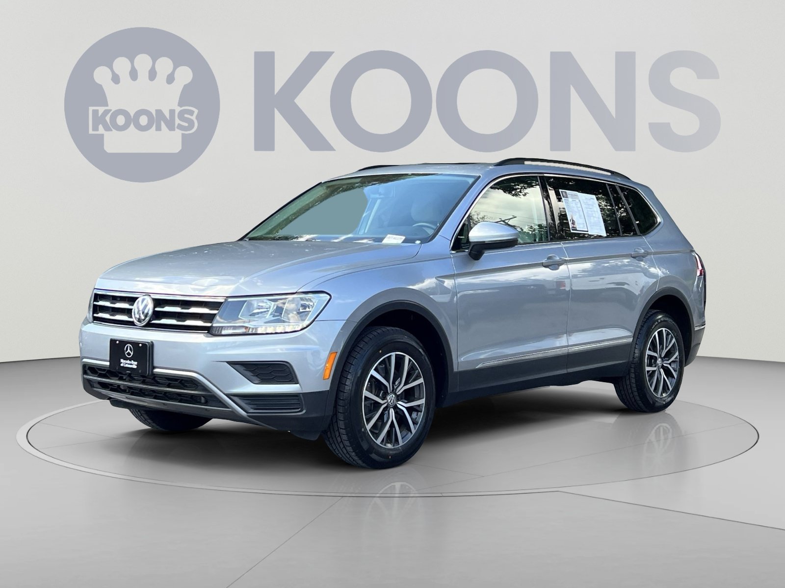 Used 2020 Volkswagen Tiguan SE w/ Panoramic Sunroof Package AWD/4WD image 1