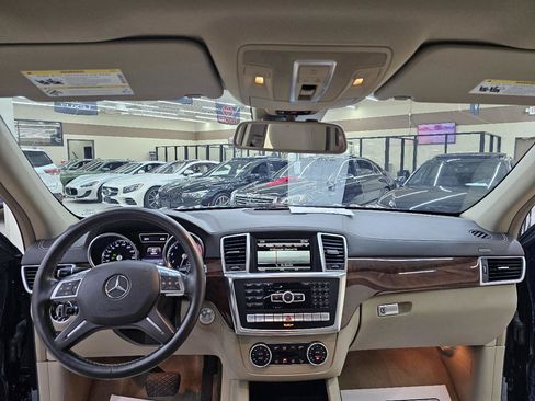 Used 2014 Mercedes-Benz GL 550 4MATIC image 30