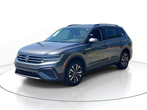 Used 2023 Volkswagen Tiguan S FWD image 3