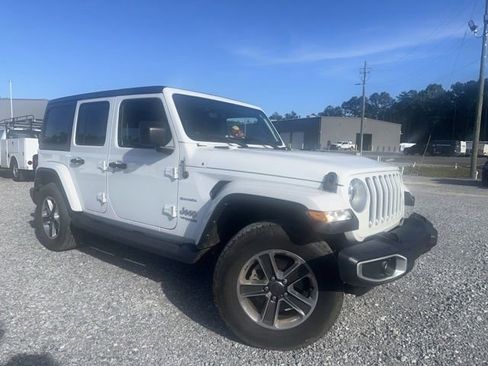 Used 2022 Jeep Wrangler Unlimited Sahara w/ Cold Weather Group AWD/4WD image 2
