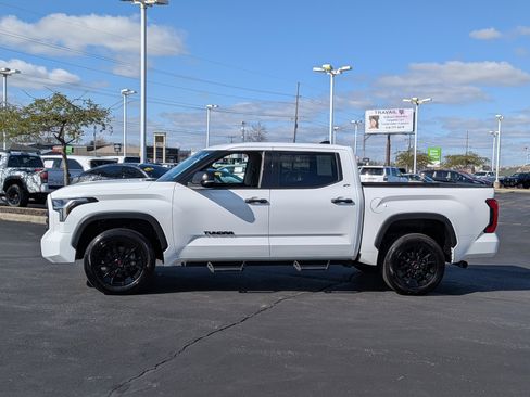 Used 2022 Toyota Tundra SR5 w/ SR5 Convenience Package image 5