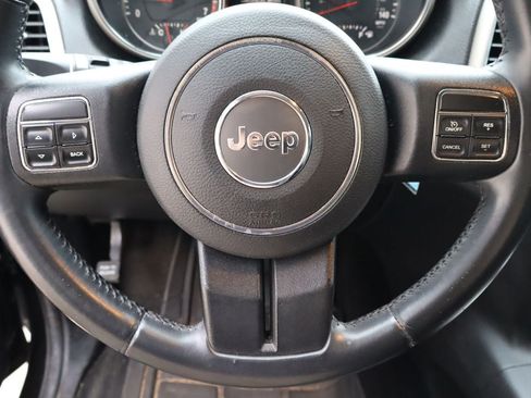 Used 2013 Jeep Grand Cherokee Laredo w/ Laredo E Group RWD image 10