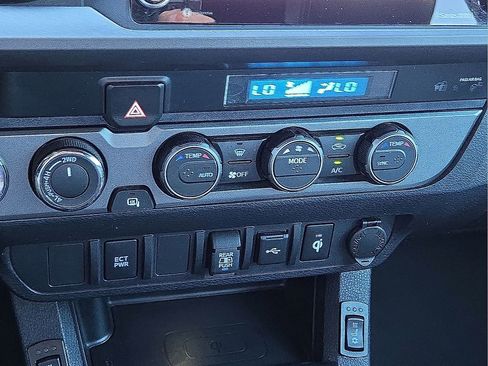 Used 2023 Toyota Tacoma TRD Off-Road image 27