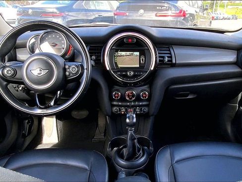 Used 2018 MINI Cooper 4-Door Hardtop image 12