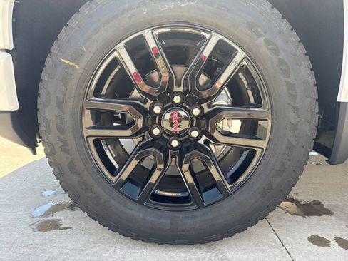 New 2026 GMC Sierra 1500 Elevation w/ Elevation Select Package AWD/4WD image 28