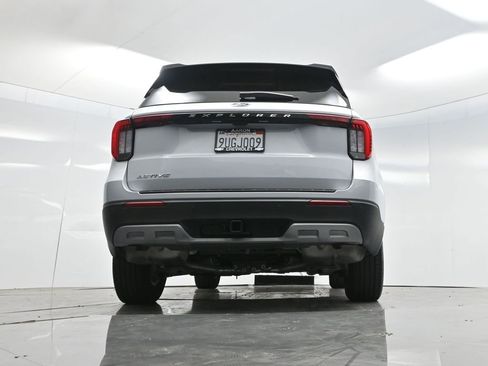 Used 2025 Ford Explorer Active w/ Active Comfort Package RWD image 67
