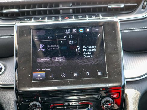 Used 2023 Jeep Grand Cherokee Laredo image 12