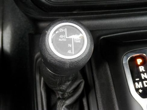 Used 2023 Jeep Gladiator Sport AWD/4WD image 28