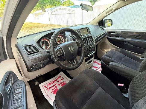 Used 2018 Dodge Grand Caravan SE image 16