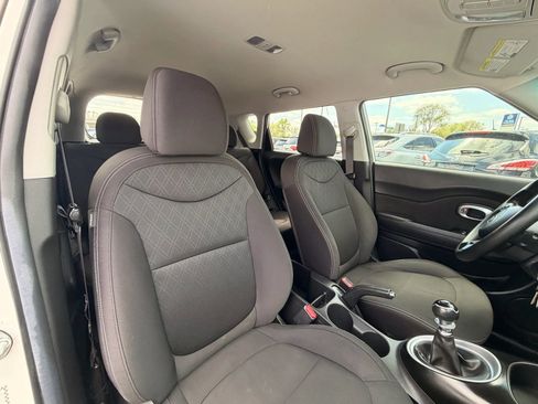 Used 2018 Kia Soul FWD image 21