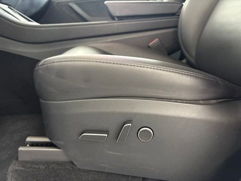 Used 2023 Tesla Model Y Long Range AWD/4WD image 23