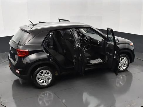 Used 2023 Hyundai Venue SE image 6