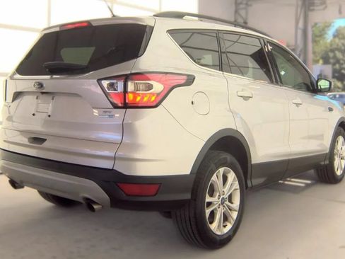Used 2017 Ford Escape SE w/ Equipment Group 201A AWD/4WD image 3