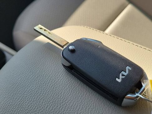 Used 2025 Kia Soul LX w/ LX Technology Package FWD image 33