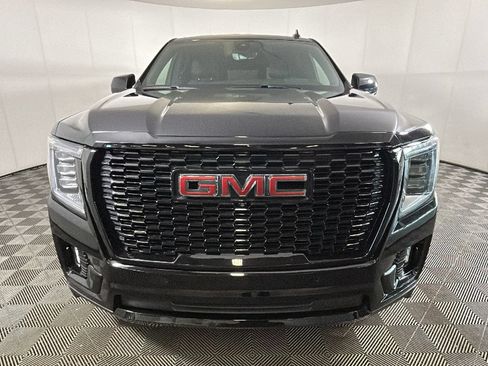 Used 2021 GMC Yukon XL Denali w/ Denali Ultimate Package AWD/4WD image 9