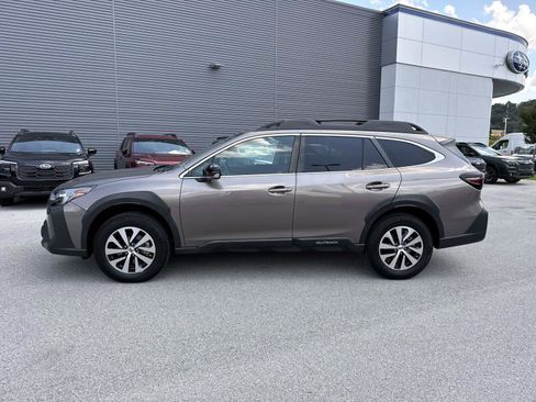 Used 2024 Subaru Outback Premium AWD/4WD image 7