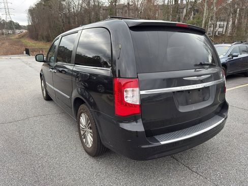 Used 2014 Chrysler Town & Country Touring-L w/ Driver Convenience Group image 7