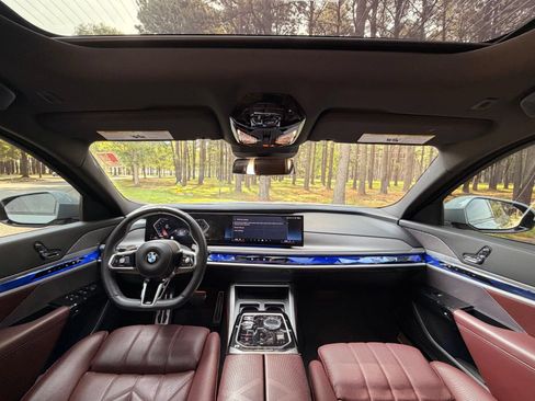 Used 2023 BMW 760i xDrive AWD/4WD image 2