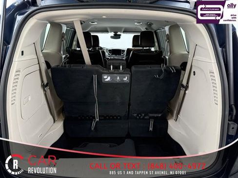 Used 2021 Chrysler Pacifica Touring-L image 7