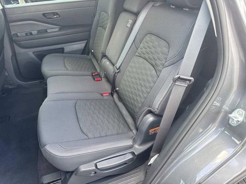 Certified 2025 Nissan Pathfinder SV FWD image 17