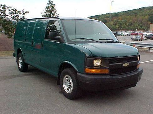 Used 2011 Chevrolet Express 3500 RWD image 2