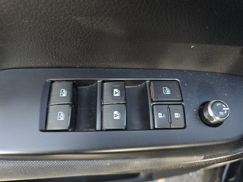 Used 2018 Toyota Highlander LE FWD image 28