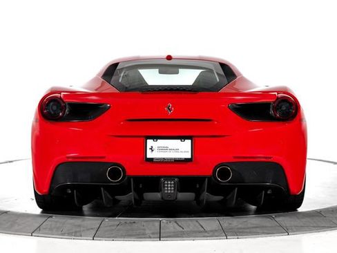 Certified 2018 Ferrari 488 GTB RWD image 8