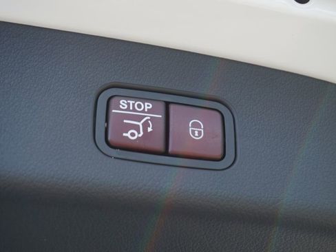 Certified 2025 Mercedes-Benz GLC 300 4MATIC image 74