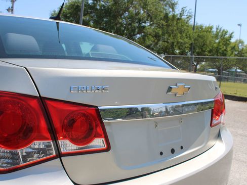 Used 2013 Chevrolet Cruze LT image 12