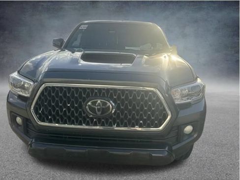 Used 2019 Toyota Tacoma TRD Sport w/ Technology Package RWD image 9