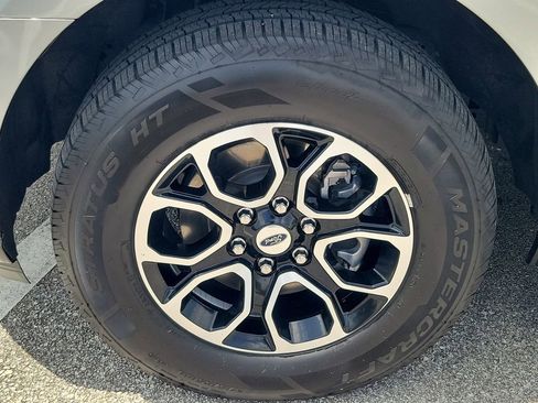 Used 2024 Ford Expedition Max XLT RWD image 11