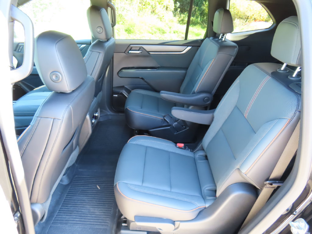 Used 2025 GMC Acadia AT4 w/ Luxury Package AWD/4WD image 29
