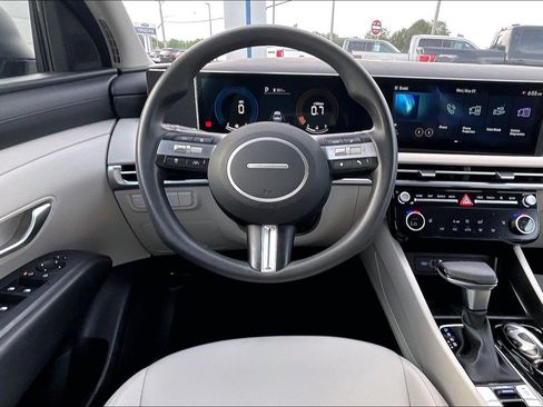 Used 2025 Hyundai Tucson SEL FWD image 5