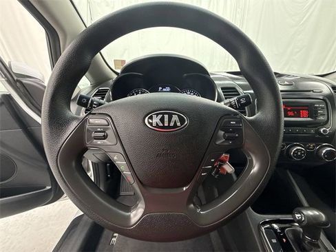 Used 2018 Kia Forte LX image 14