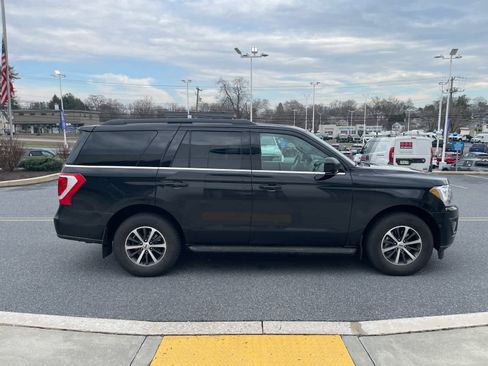 Used 2018 Ford Expedition XLT image 6