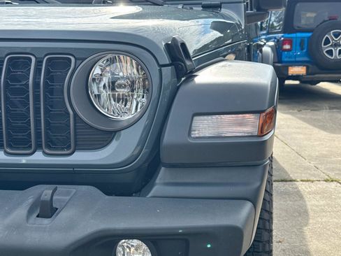 Used 2024 Jeep Wrangler Unlimited Sport AWD/4WD image 9