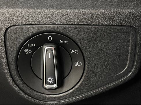 Used 2022 Volkswagen Atlas Cross Sport SE image 38