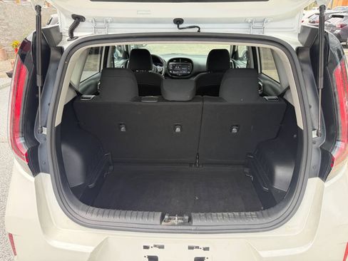 Used 2024 Kia Soul LX w/ Option Group 015 FWD image 19